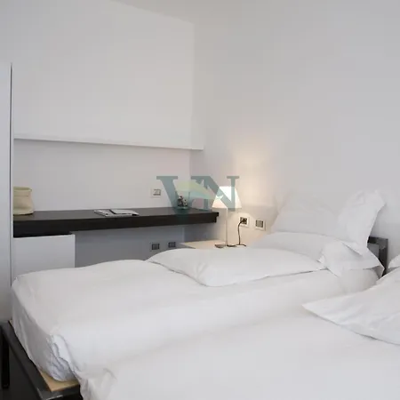 Navalia Менаджо