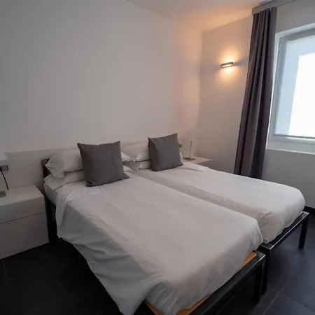 Navalia * Менаджо