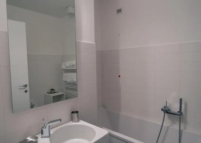 וילה Navalia מנאג'יו